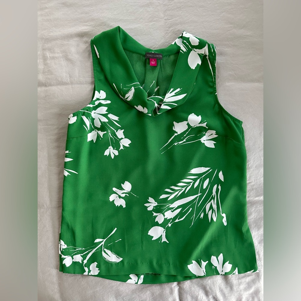 Vince Camuto Green & White Floral Sleeveless Top